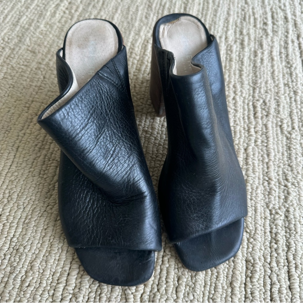 Kenneth Cole Black Sandal Heels